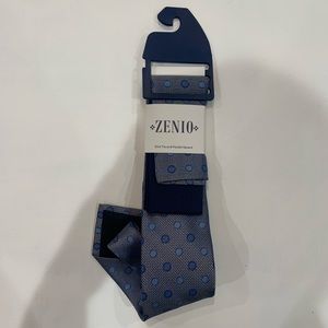Blue dot tie + pocket square set